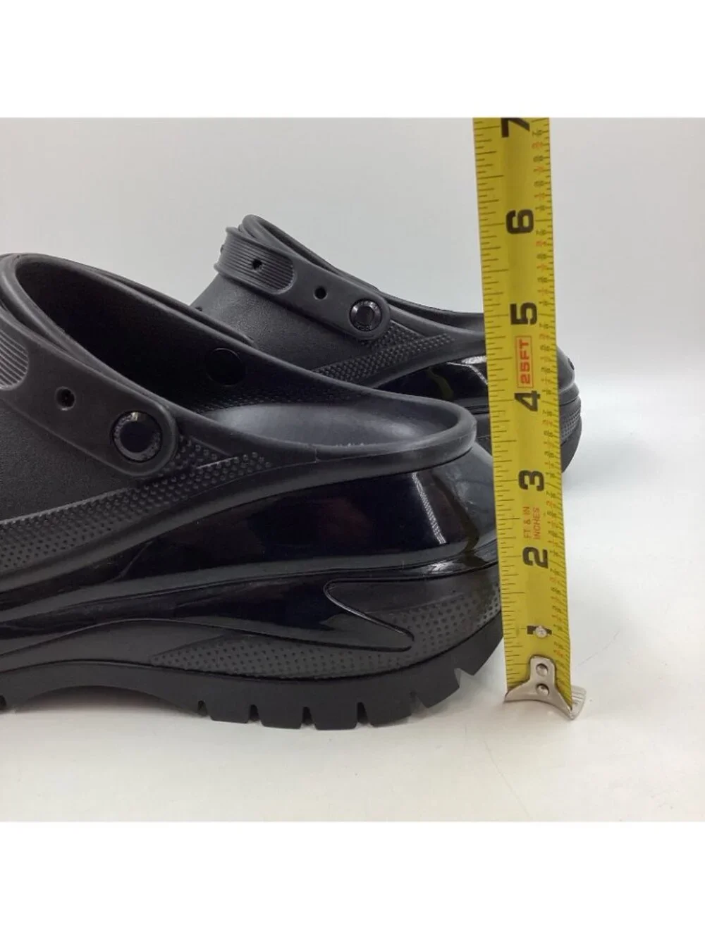 Crocs Classic Mega Crush Clogs Mens 11 Womens 12.5 Black Platform Slip On Shoes